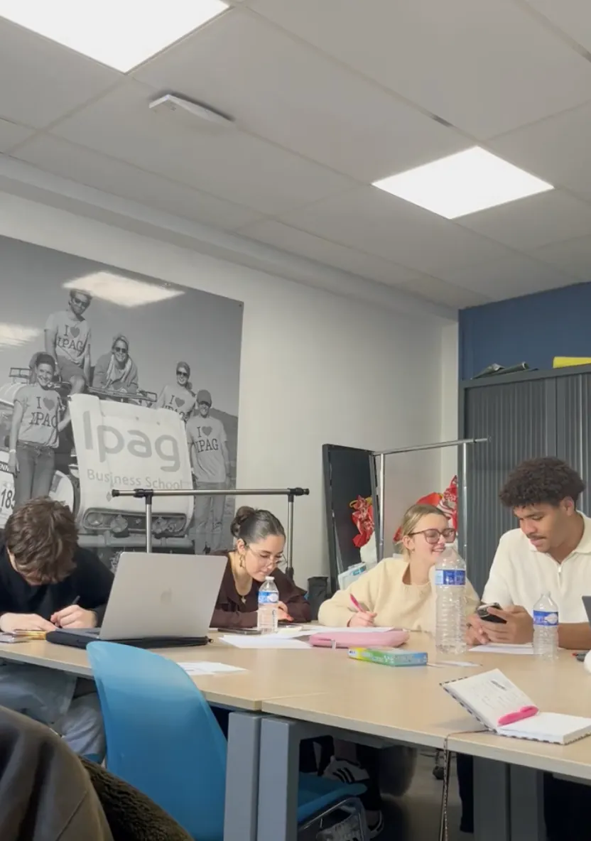 Étudiants de l’IPAG Nice réunis en atelier autour de leurs projets associatifs